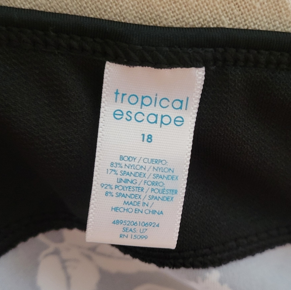 TROPICAL ESCAPES Floral Black White Tankini Size 18 - Picture 8 of 9